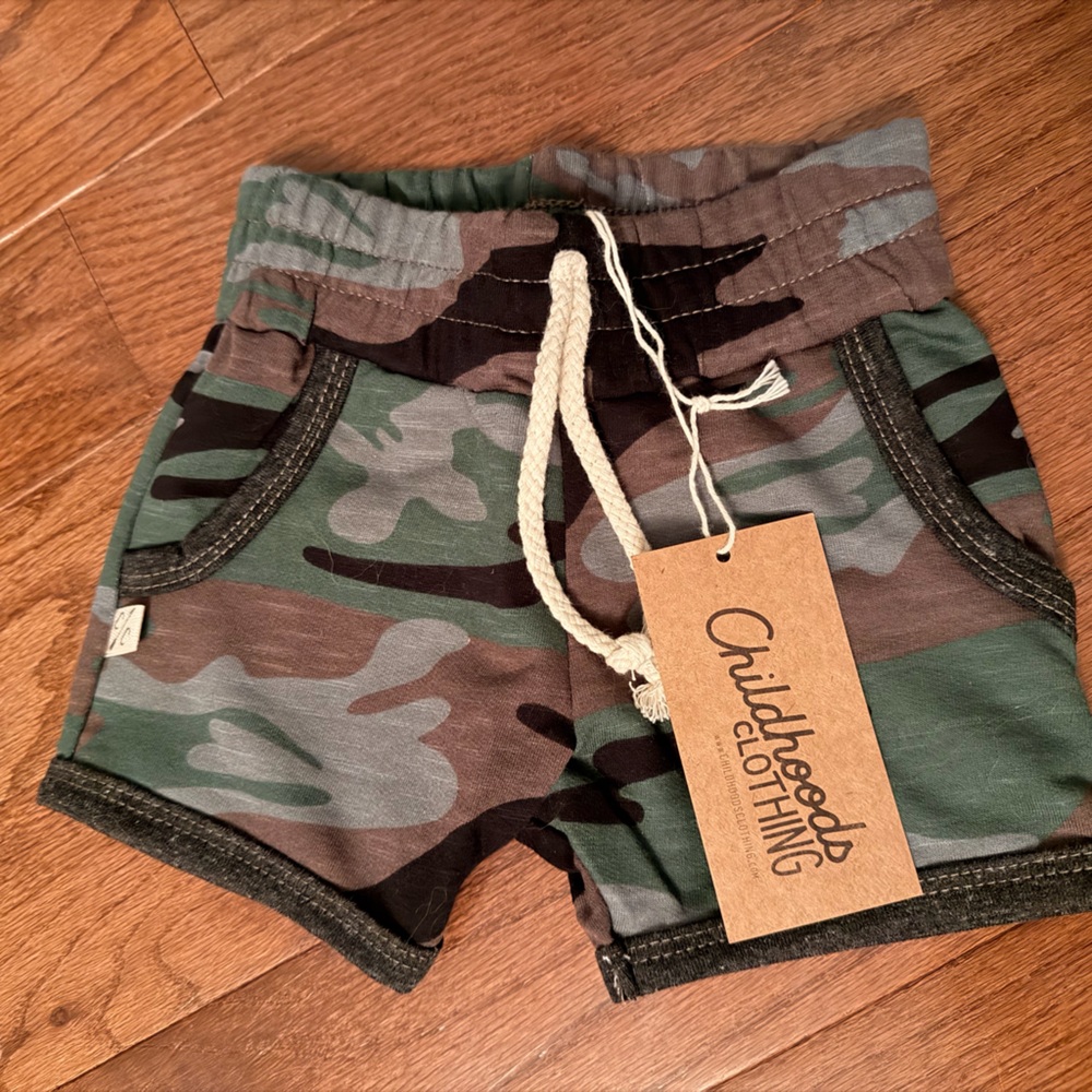 NWT Childhoods Clothing 2T Retro Short Camo